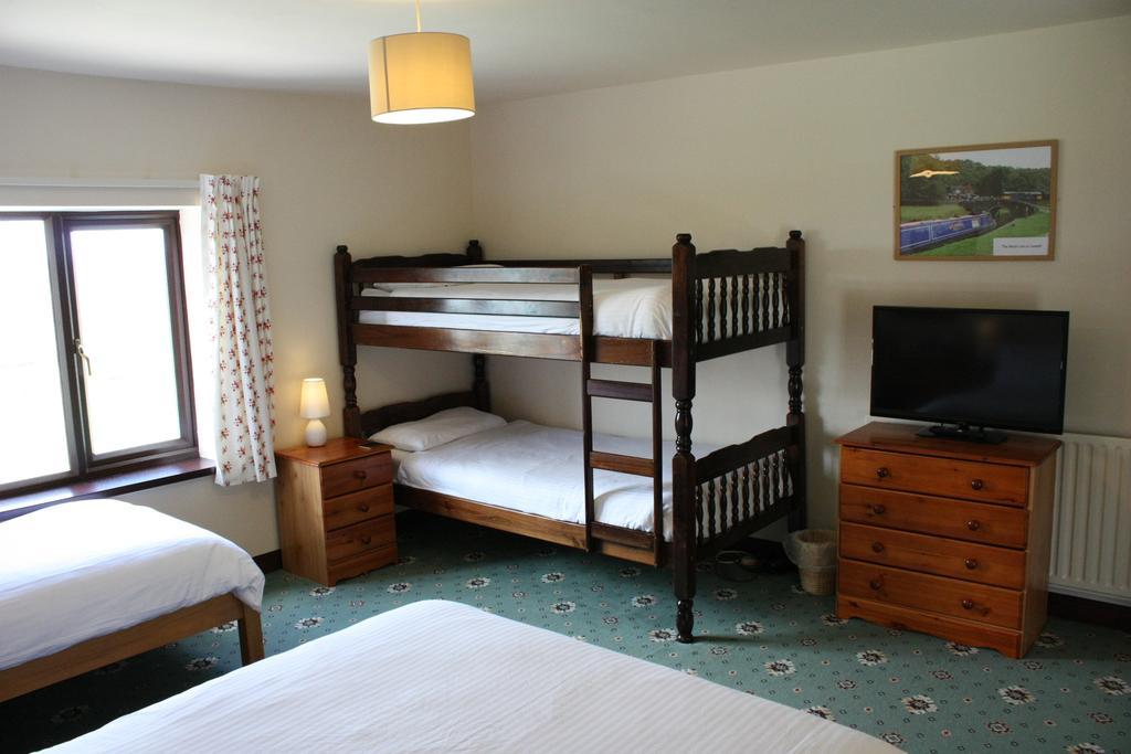 Family Room (2 Adults + 3 Children)